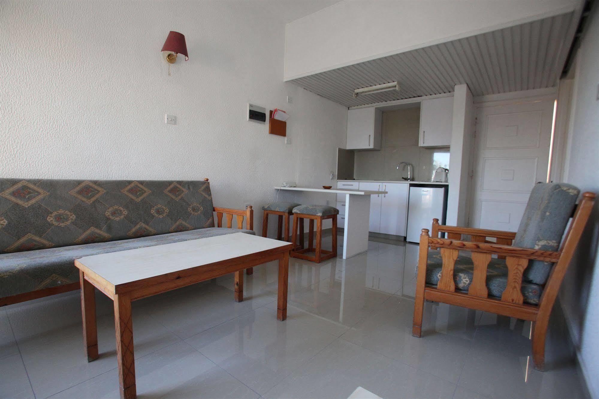Sea Apartments ลาร์นาคา ภายนอก รูปภาพ