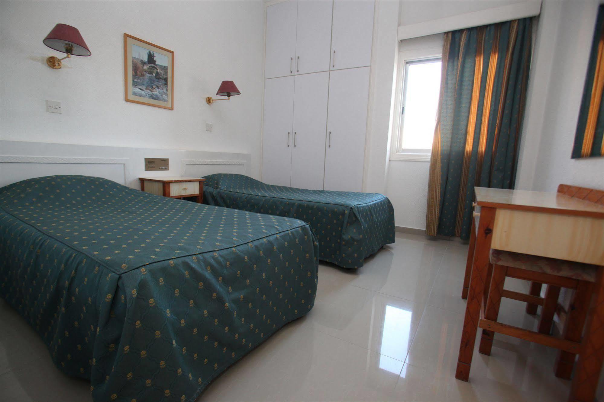Sea Apartments ลาร์นาคา ภายนอก รูปภาพ